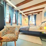 Avahome: Haus Fuer 16, Wlan, Parkplaetze, Netflix, Nespresso شقة