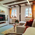 شقة Avahome: Haus Fuer 16, Wlan, Parkplaetze, Netflix, Nespresso