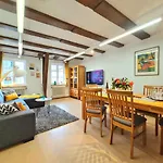 Avahome: Haus Fuer 16, Wlan, Parkplaetze, Netflix, Nespresso * كاندل