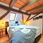 شقة Avahome: Haus Fuer 16, Wlan, Parkplaetze, Netflix, Nespresso *