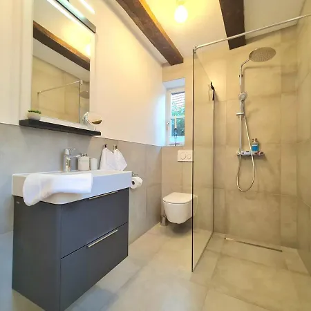 Avahome: Haus Fuer 16, Wlan, Parkplaetze, Netflix, Nespresso * Kandel