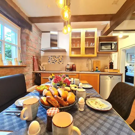 Avahome: Haus Fuer 16, Wlan, Parkplaetze, Netflix, Nespresso Lägenhet Kandel