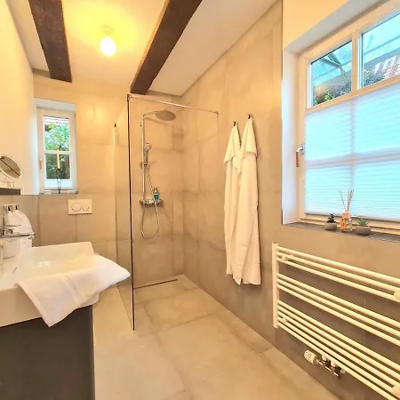 Lägenhet Avahome: Haus Fuer 16, Wlan, Parkplaetze, Netflix, Nespresso Kandel