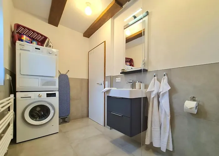 아파트 Avahome: Haus Fuer 16, Wlan, Parkplaetze, Netflix, Nespresso