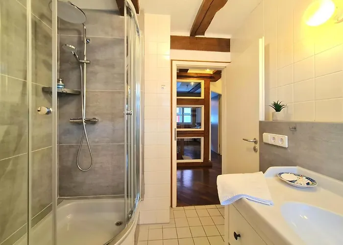 Avahome: Haus Fuer 16, Wlan, Parkplaetze, Netflix, Nespresso Apartamento