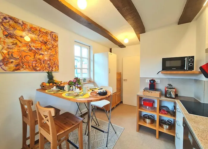 아파트 Avahome: Haus Fuer 16, Wlan, Parkplaetze, Netflix, Nespresso 칸델